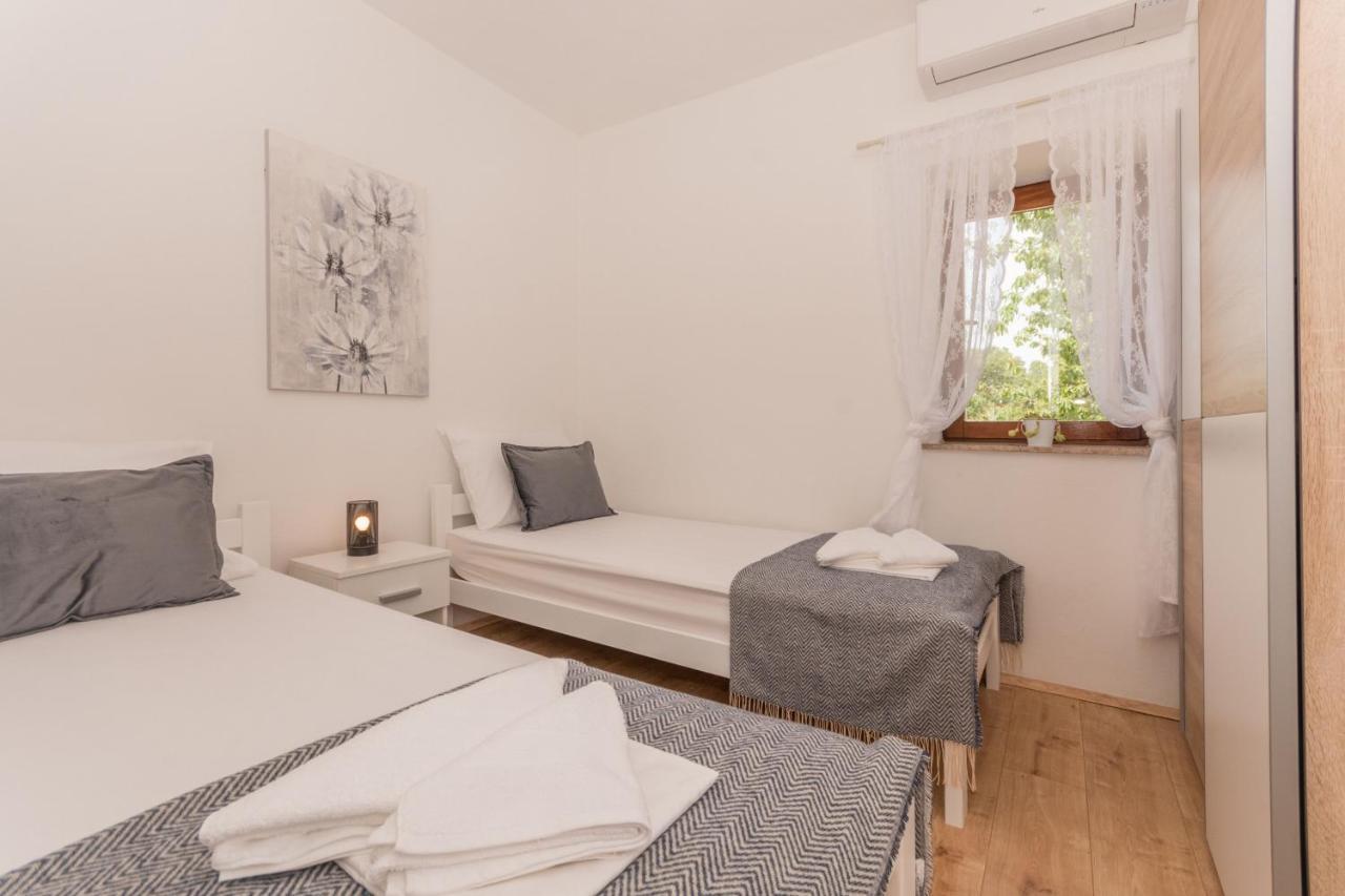 Villa Vitis Zadarvillas Oklaj Exteriör bild