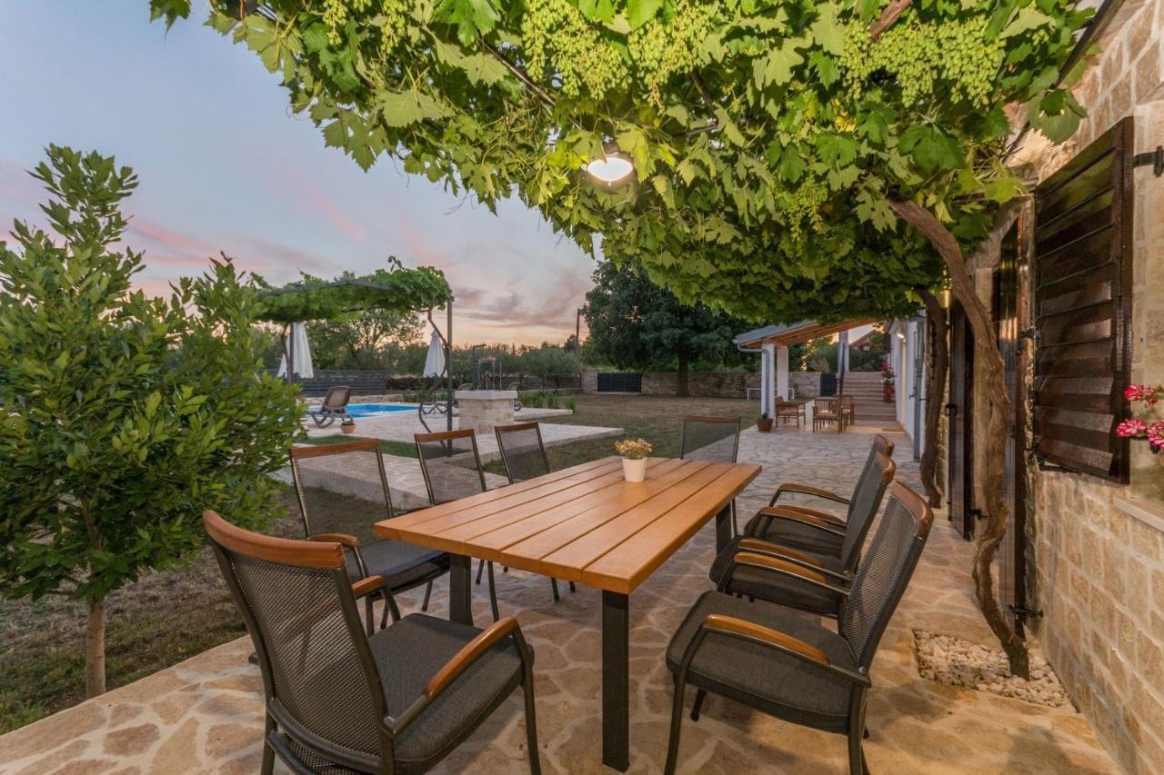 Villa Vitis Zadarvillas Oklaj Exteriör bild